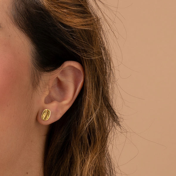 Aretes Café Caturra en plata con baño de oro