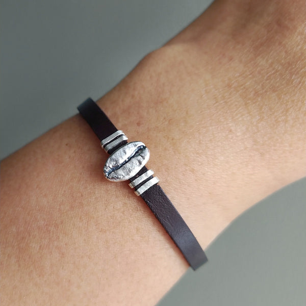 Pulsera Café Gesha en plata con cuero