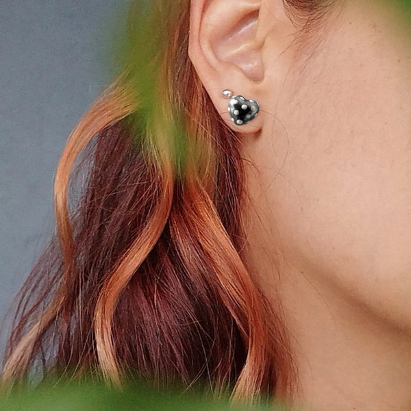 Aretes mini cora en plata con esmalte vitrificado