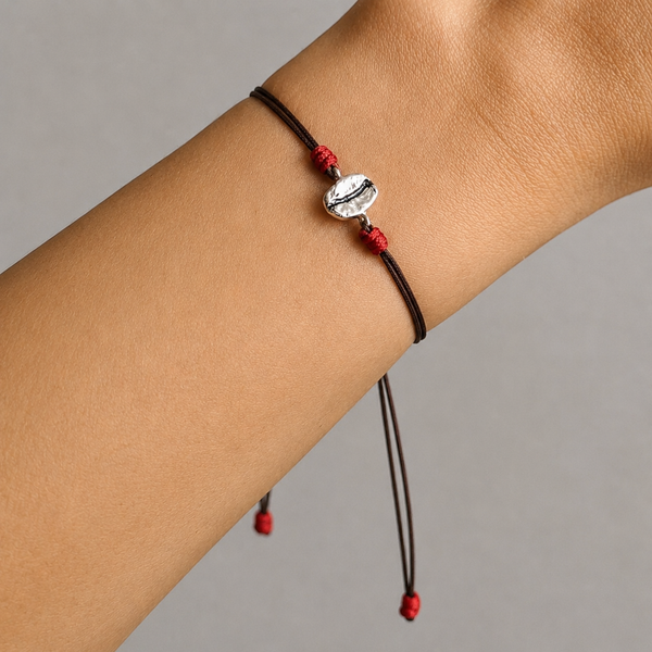 Pulsera grano de café Caturra en plata envejecida con hilo