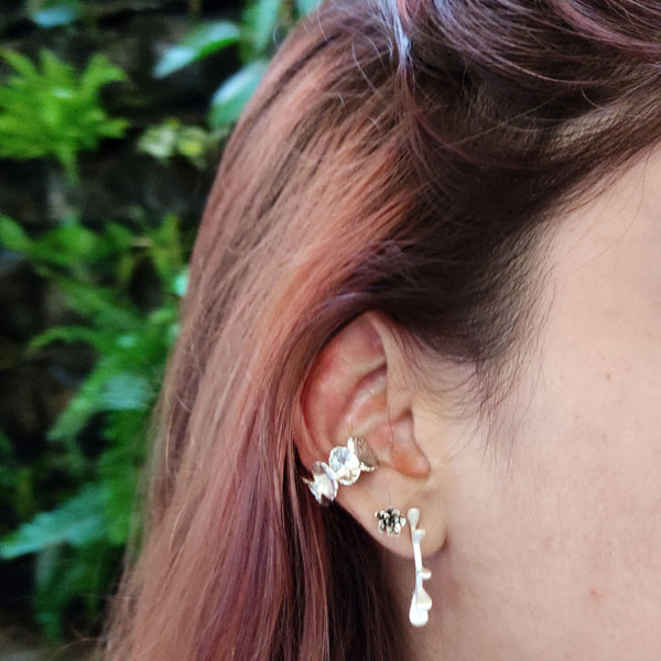 Earcuff pétalos Maxi en plata con baño de oro